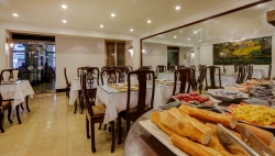 Restaurant , r3